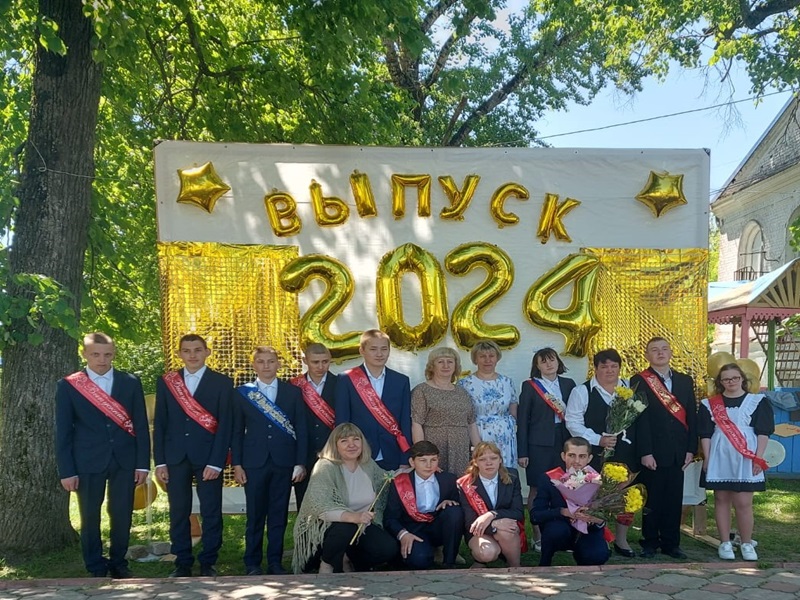 Выпускники.